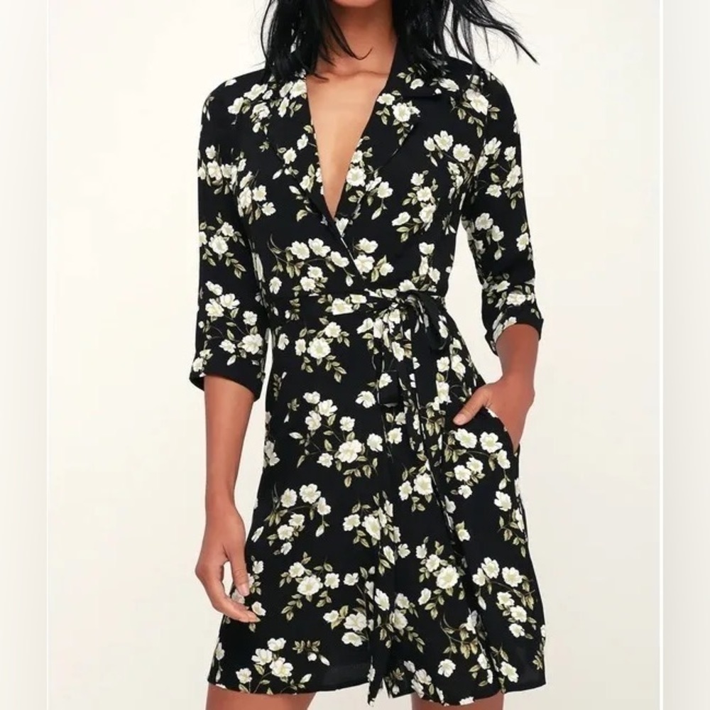 Lulus Black Floral Wrap Mini Dress size small - Picture 1 of 8